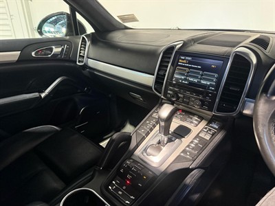 2015 Porsche Cayenne - Thumbnail