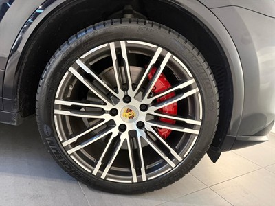 2015 Porsche Cayenne - Thumbnail