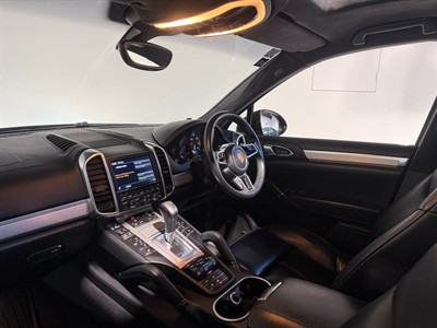 2015 Porsche Cayenne - Thumbnail