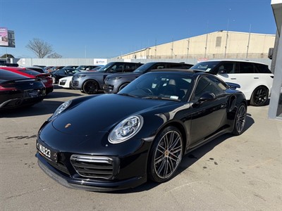 2017 Porsche 911 - Thumbnail