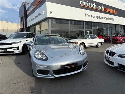 2015 Porsche Panamera - Thumbnail