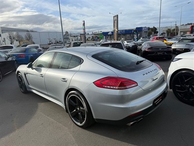 2015 Porsche Panamera - Thumbnail