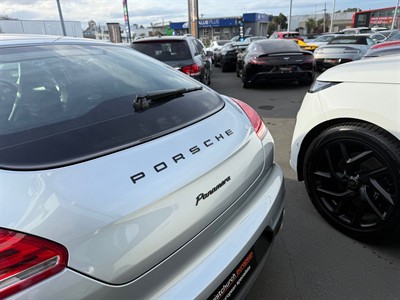 2015 Porsche Panamera - Thumbnail