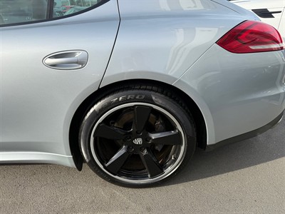 2015 Porsche Panamera - Thumbnail