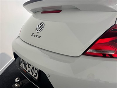 2014 Volkswagen Beetle - Thumbnail