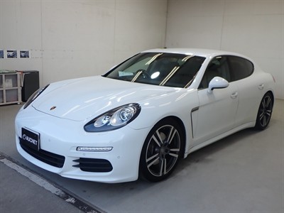 2014 Porsche Panamera - Thumbnail