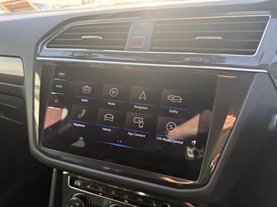 2018 Volkswagen Tiguan - Thumbnail