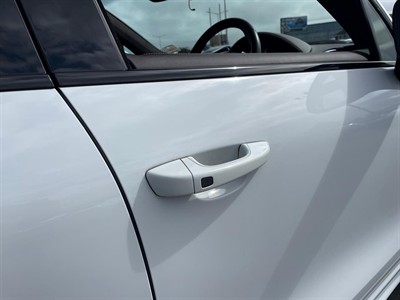 2013 Porsche Cayenne - Thumbnail