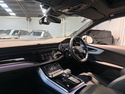 2020 Audi Q8 - Thumbnail