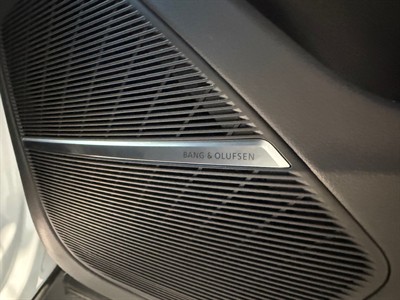 2020 Audi Q8 - Thumbnail