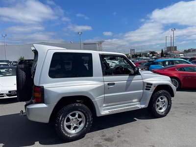 1997 Mitsubishi Pajero - Thumbnail