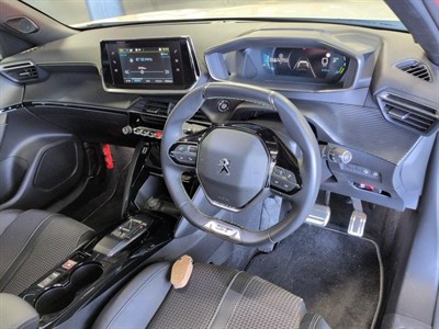 2023 Peugeot e-2008 - Thumbnail