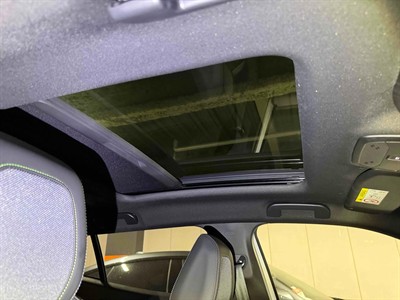 2023 Peugeot e-2008 - Thumbnail