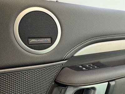 2023 Land Rover Discovery - Thumbnail