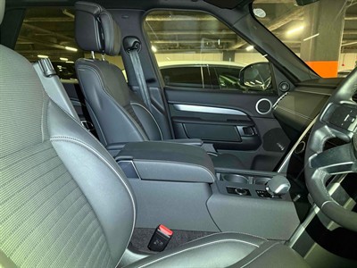 2023 Land Rover Discovery - Thumbnail