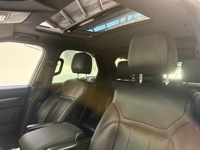 2017 Land Rover Discovery - Thumbnail