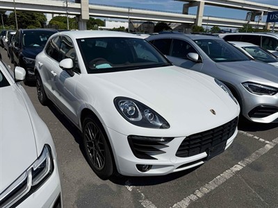 2017 Porsche Macan - Thumbnail