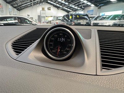 2017 Porsche Macan - Thumbnail