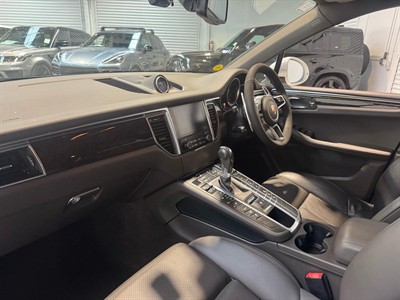 2017 Porsche Macan - Thumbnail