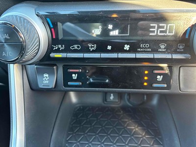 2020 Toyota Rav4 - Thumbnail