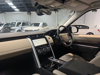 2017 Land Rover Discovery - Thumbnail