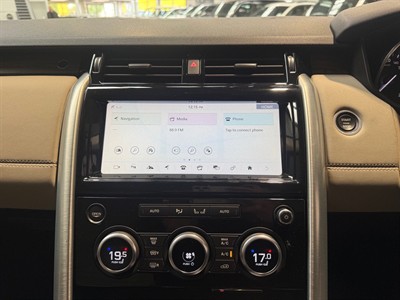 2017 Land Rover Discovery - Thumbnail