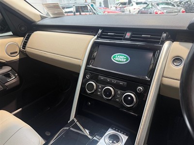 2017 Land Rover Discovery - Thumbnail