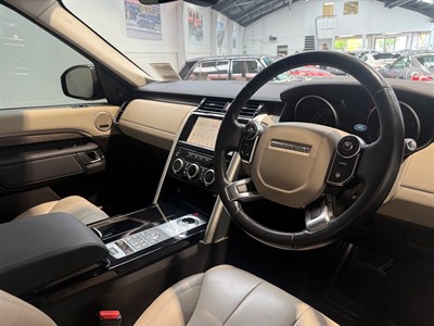 2017 Land Rover Discovery - Thumbnail