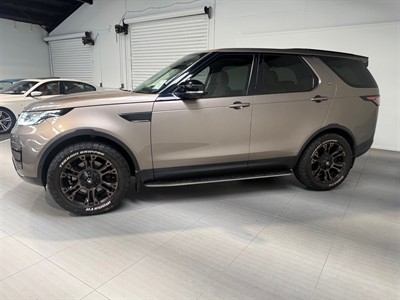2017 Land Rover Discovery - Thumbnail