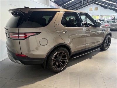 2017 Land Rover Discovery - Thumbnail