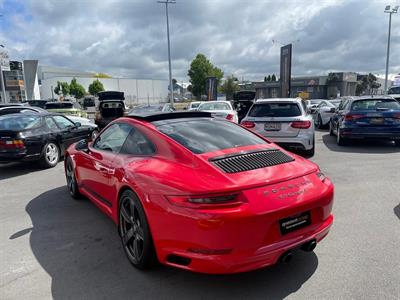 2018 Porsche 911 - Thumbnail