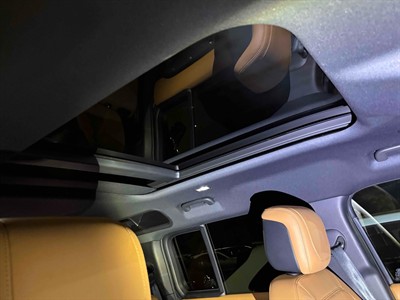 2023 Land Rover Defender - Thumbnail