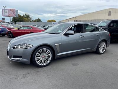 2016 Jaguar XF - Thumbnail