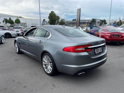 2016 Jaguar XF - Thumbnail