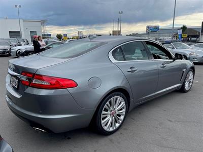 2016 Jaguar XF - Thumbnail