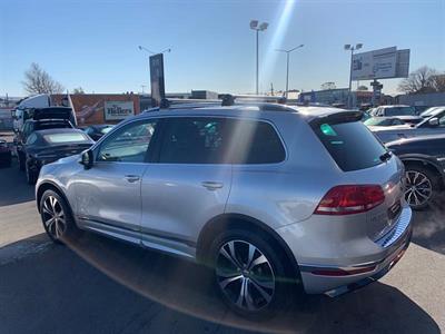 2017 Volkswagen Touareg - Thumbnail