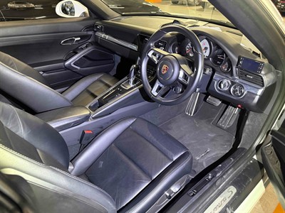 2016 Porsche 911 - Thumbnail