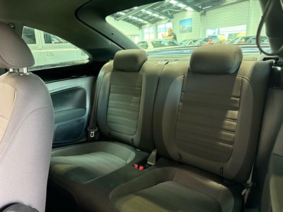 2018 Volkswagen Beetle - Thumbnail