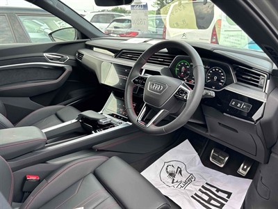 2025 Audi Q8 - Thumbnail