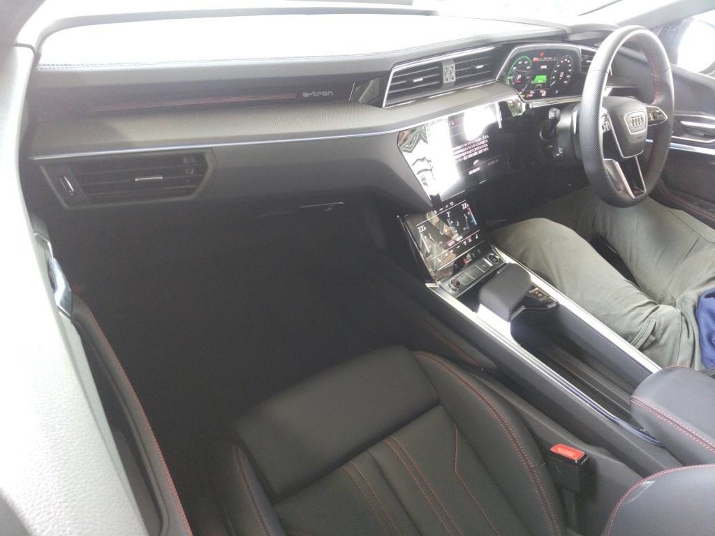 2025 Audi Q8