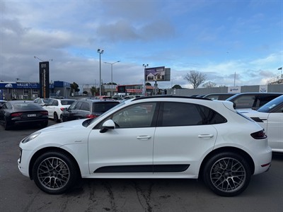 2015 Porsche Macan - Thumbnail