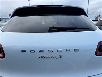 2015 Porsche Macan - Thumbnail