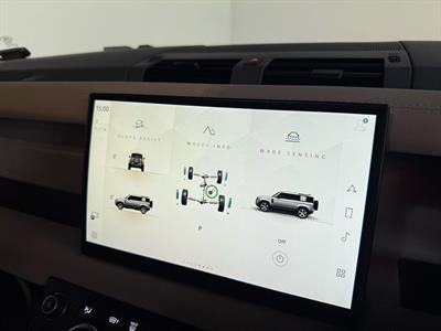 2022 Land Rover Defender - Thumbnail