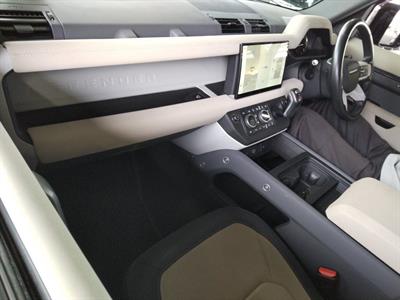 2022 Land Rover Defender - Thumbnail