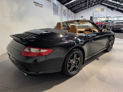 2005 Porsche 911 - Thumbnail