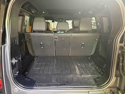 2023 Land Rover Defender - Thumbnail