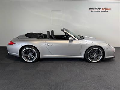 2005 Porsche 911 - Thumbnail