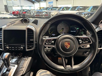 2017 Porsche Cayenne - Thumbnail