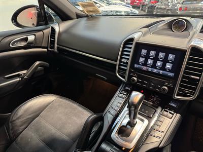 2017 Porsche Cayenne - Thumbnail