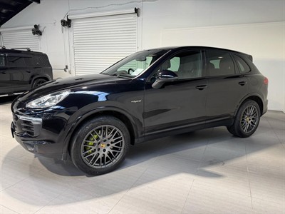 2017 Porsche Cayenne - Thumbnail